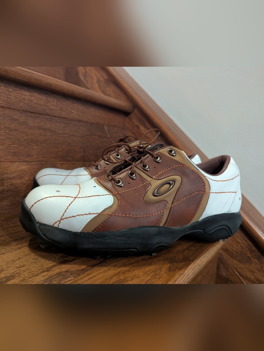 The Oakley Men's Size 8 White Brown Leather Spiked Golf Shoe